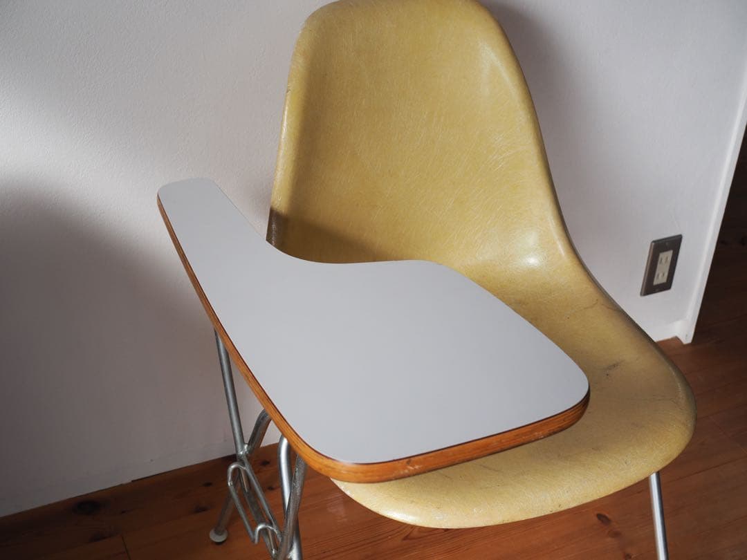イームズ　シェルチェア　スクールベース