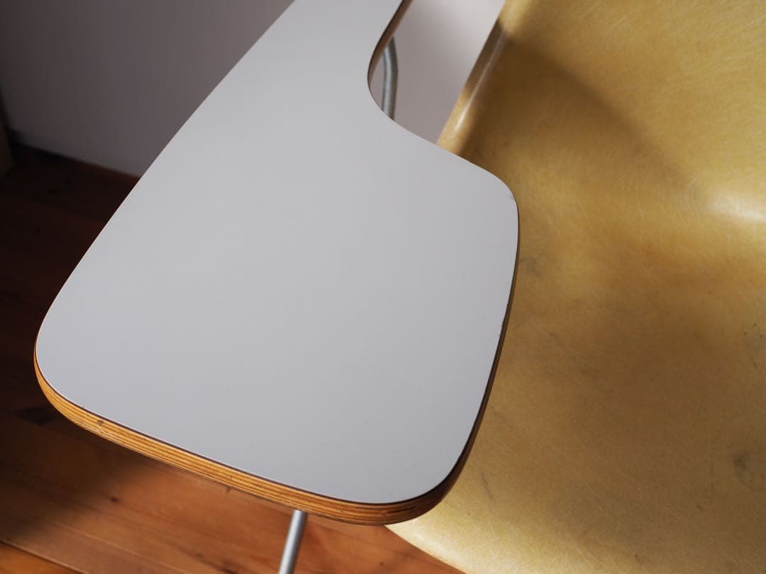 イームズ　シェルチェア　スクールベース