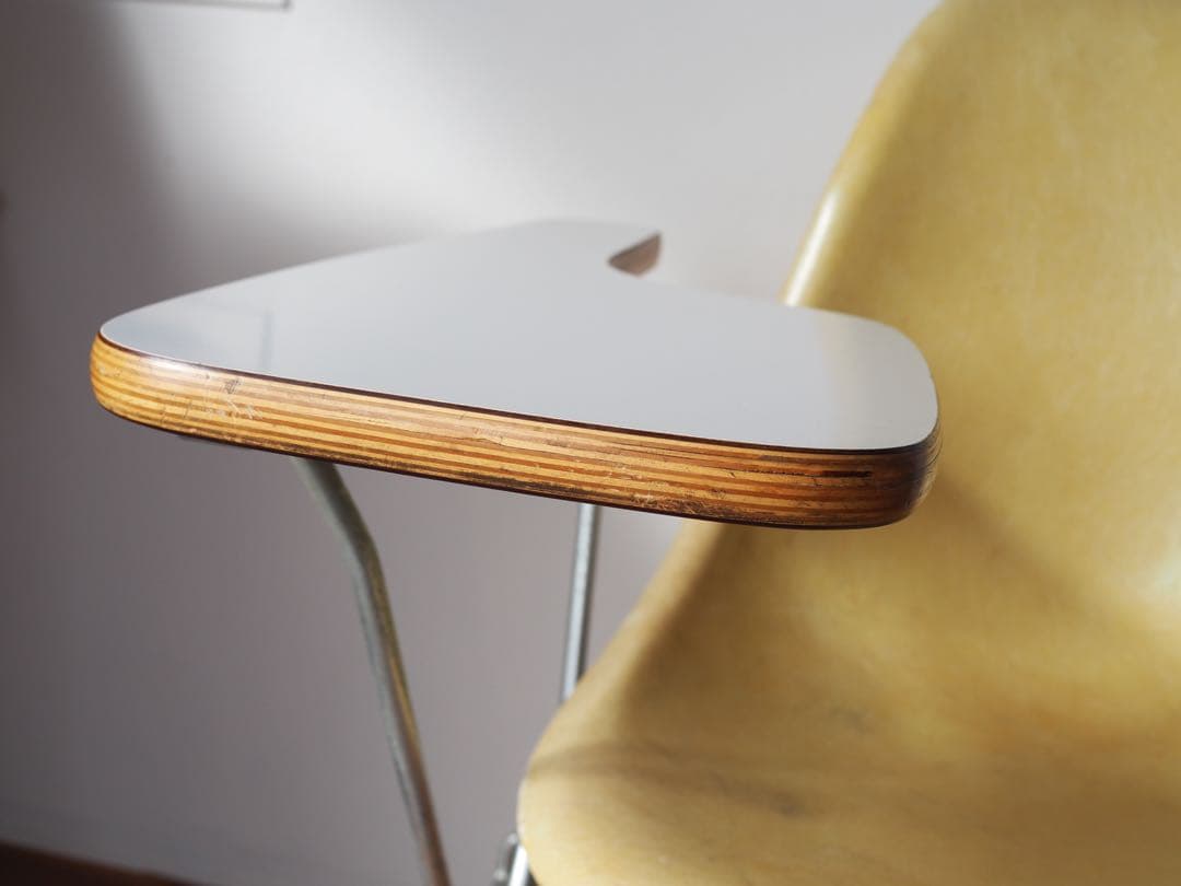 イームズ　シェルチェア　スクールベース