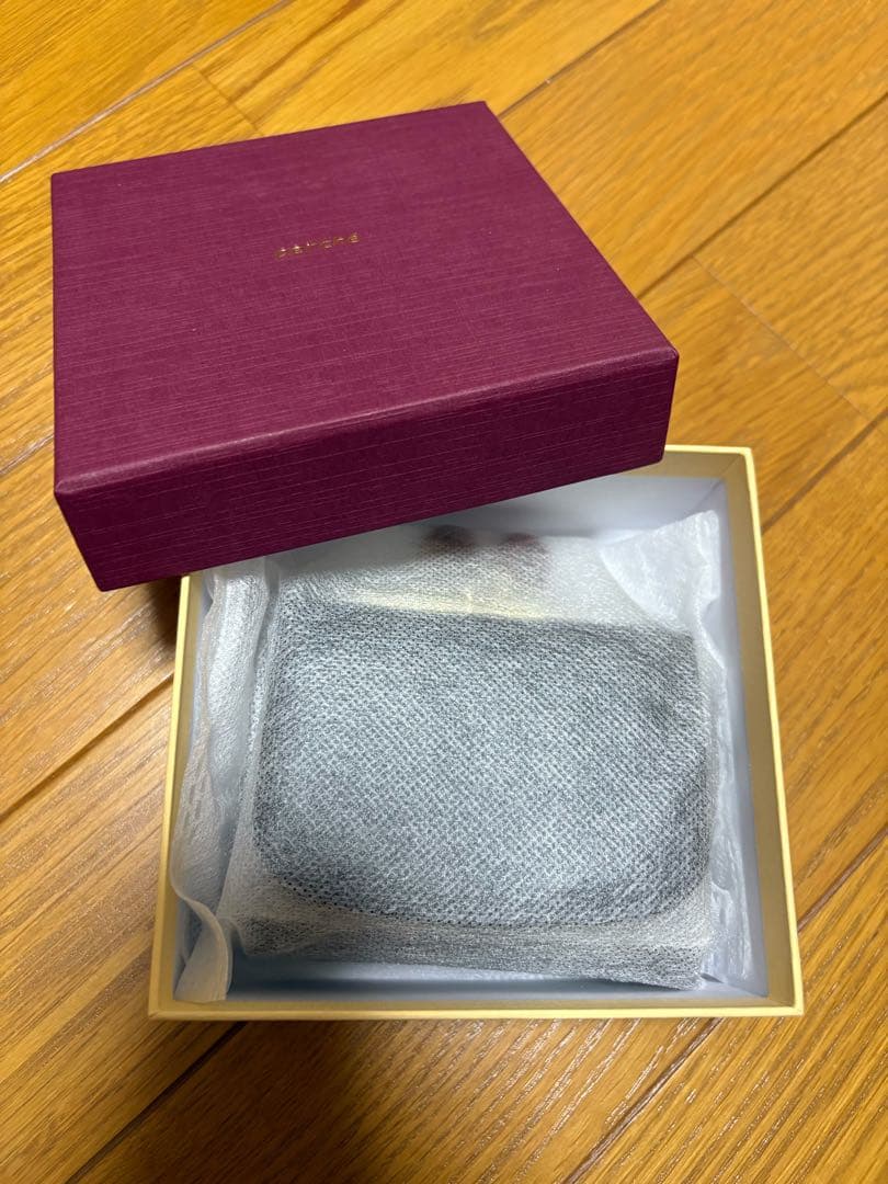 新品未使用 ペルケ parche 黒 レザー がま口 アクリル玉三つ折ミニ財布