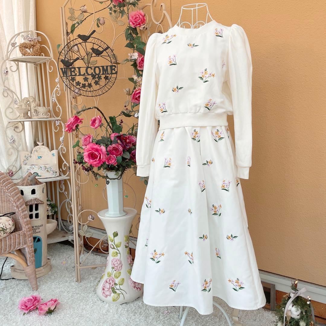 【セットアップ✨】チェスティ　フラワー刺繍　スウェットトップス&フレアスカート