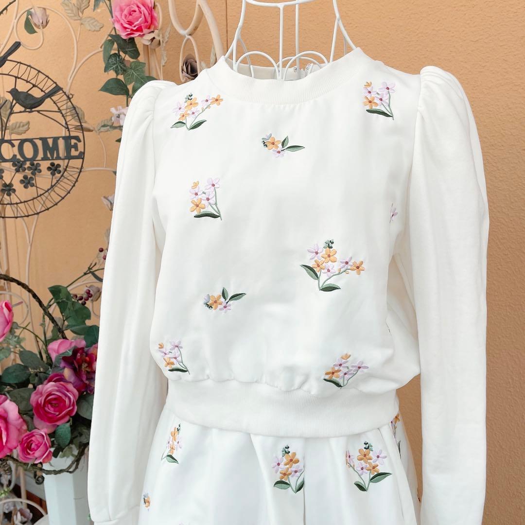 【セットアップ✨】チェスティ　フラワー刺繍　スウェットトップス&フレアスカート