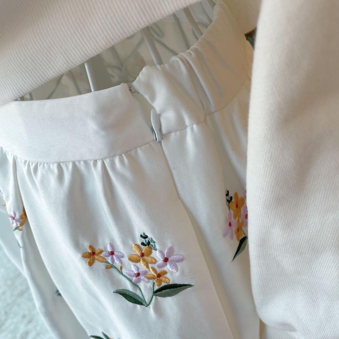 【セットアップ✨】チェスティ　フラワー刺繍　スウェットトップス&フレアスカート
