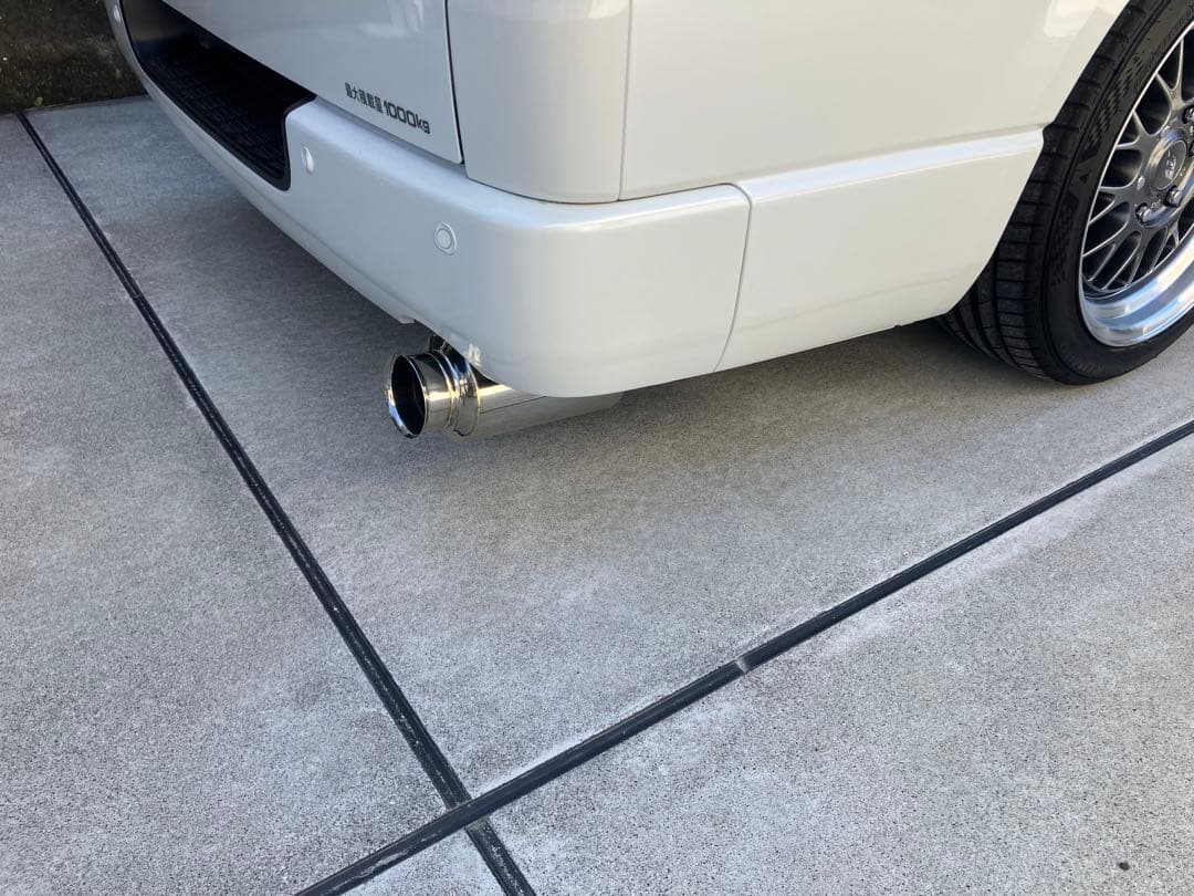 MTSマフラーカッター　ハイエース　ハイエースカスタムパーツ　ほぼ新品