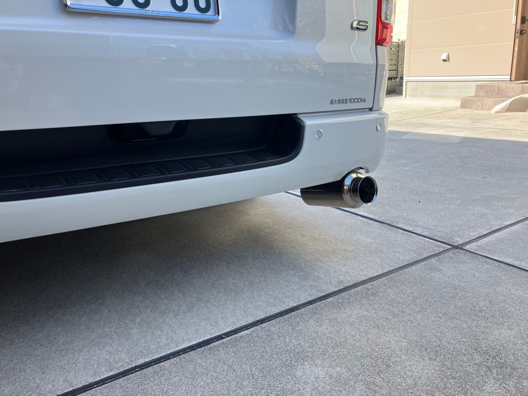 MTSマフラーカッター　ハイエース　ハイエースカスタムパーツ　ほぼ新品