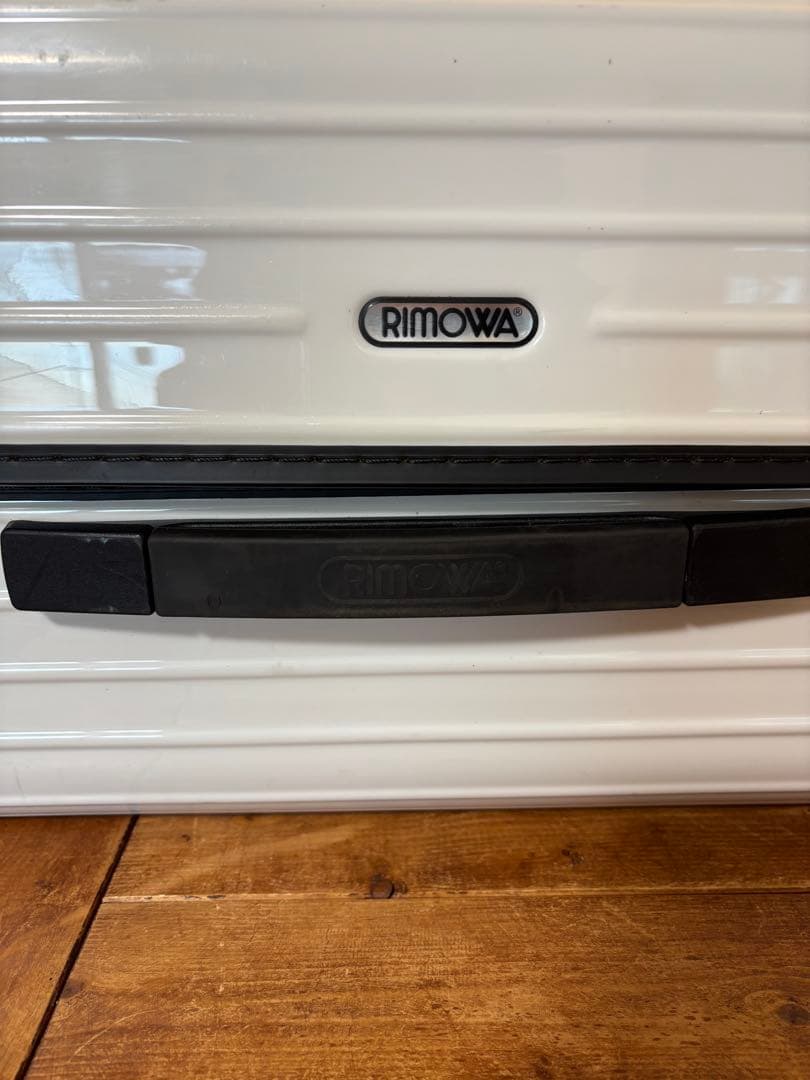 美品　RIMOWA リモワ 84ℓ キャララホワイト キャリーケース　超軽量