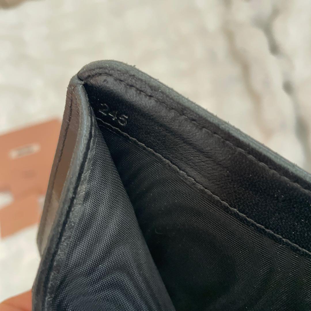 MIU MIU ミュウミュウ　二つ折財布　ブラック　NERO