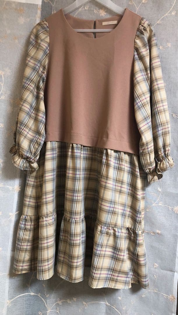 美品ローズティアラチェック切替ドッキングチュニックワンピ大きいサイズ46ベージュ