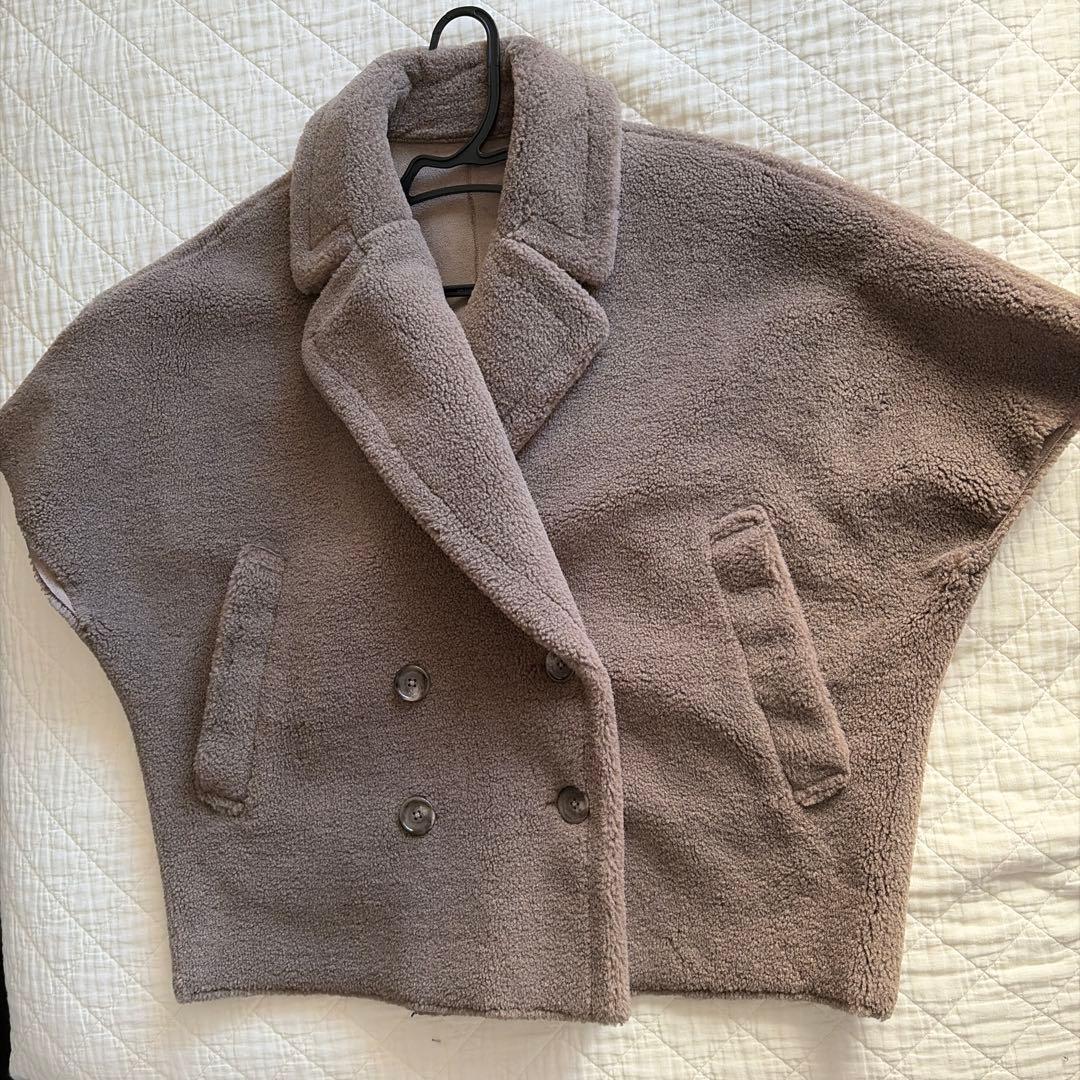 スタニングルアー　グレージュ ボアポンチョ ダブルボタン