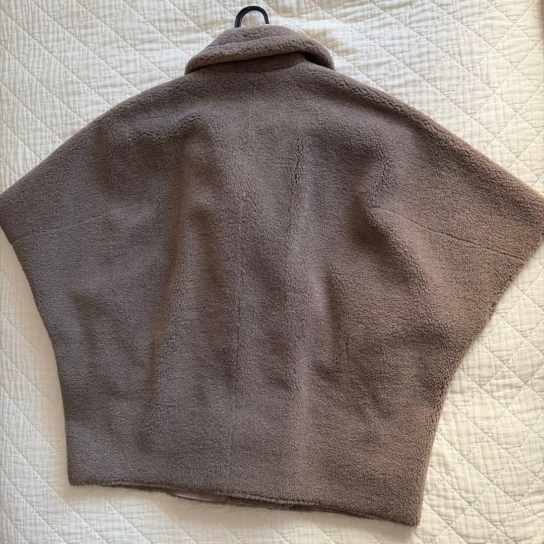 スタニングルアー　グレージュ ボアポンチョ ダブルボタン