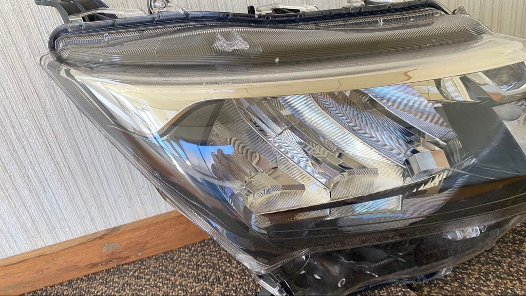 トヨタ タンクまたはルーミー、特に後期モデル（2016年～2020年頃） (R)