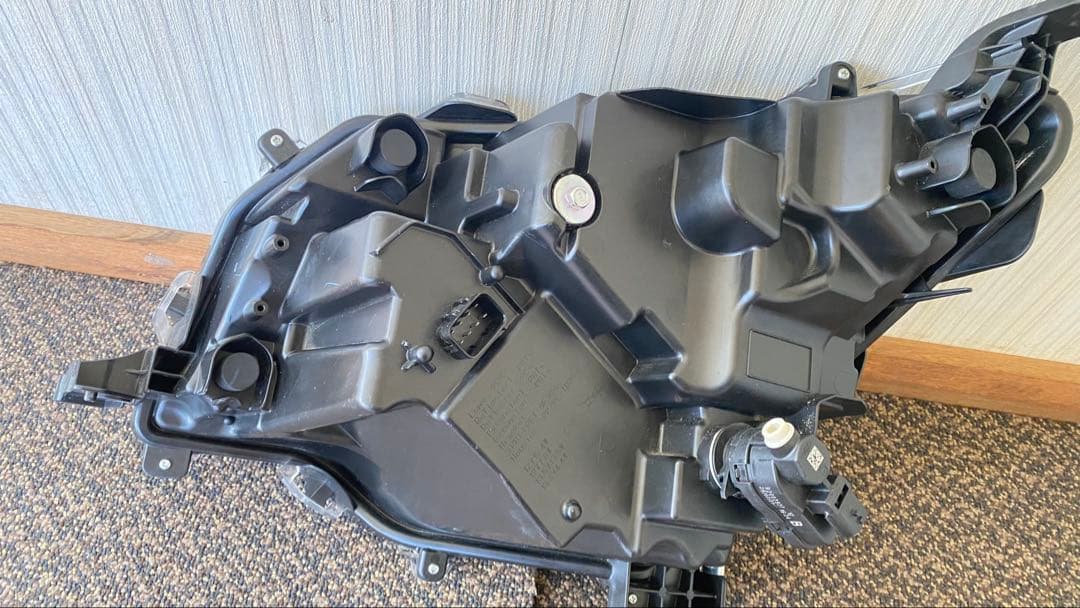 トヨタ タンクまたはルーミー、特に後期モデル（2016年～2020年頃） (R)