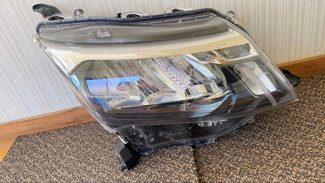 トヨタ タンクまたはルーミー、特に後期モデル（2016年～2020年頃） (R)