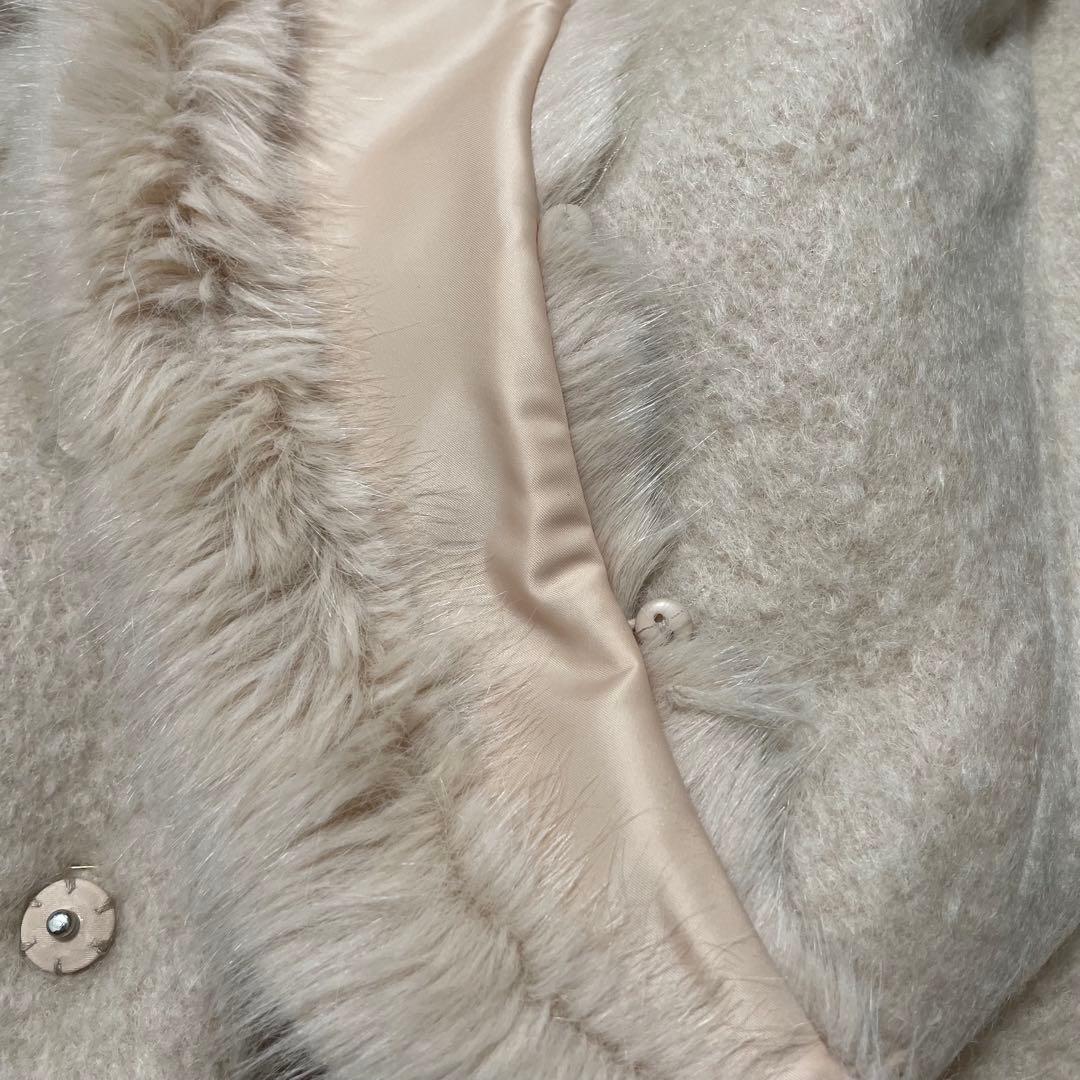 美品⭐︎リリーブラウン ビジューボタン ファー付き コート 定価3.9万 ベージュ