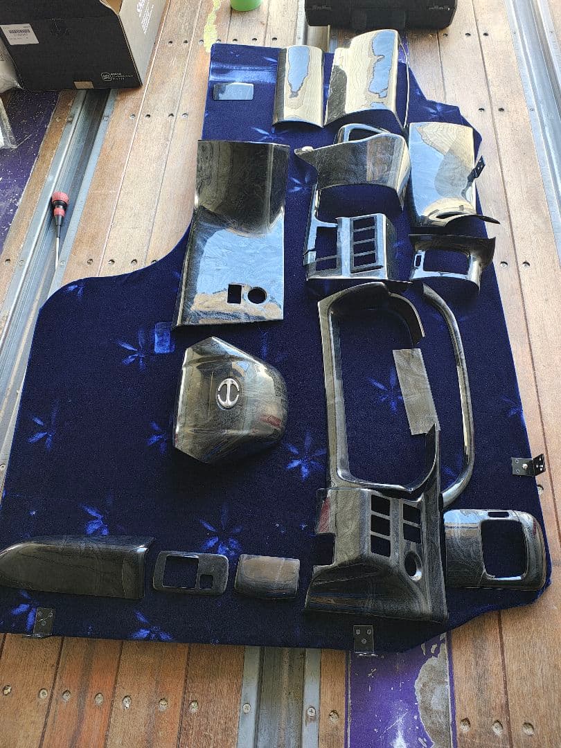 日野グランドプロフィア　内装パネル　ブラック木目