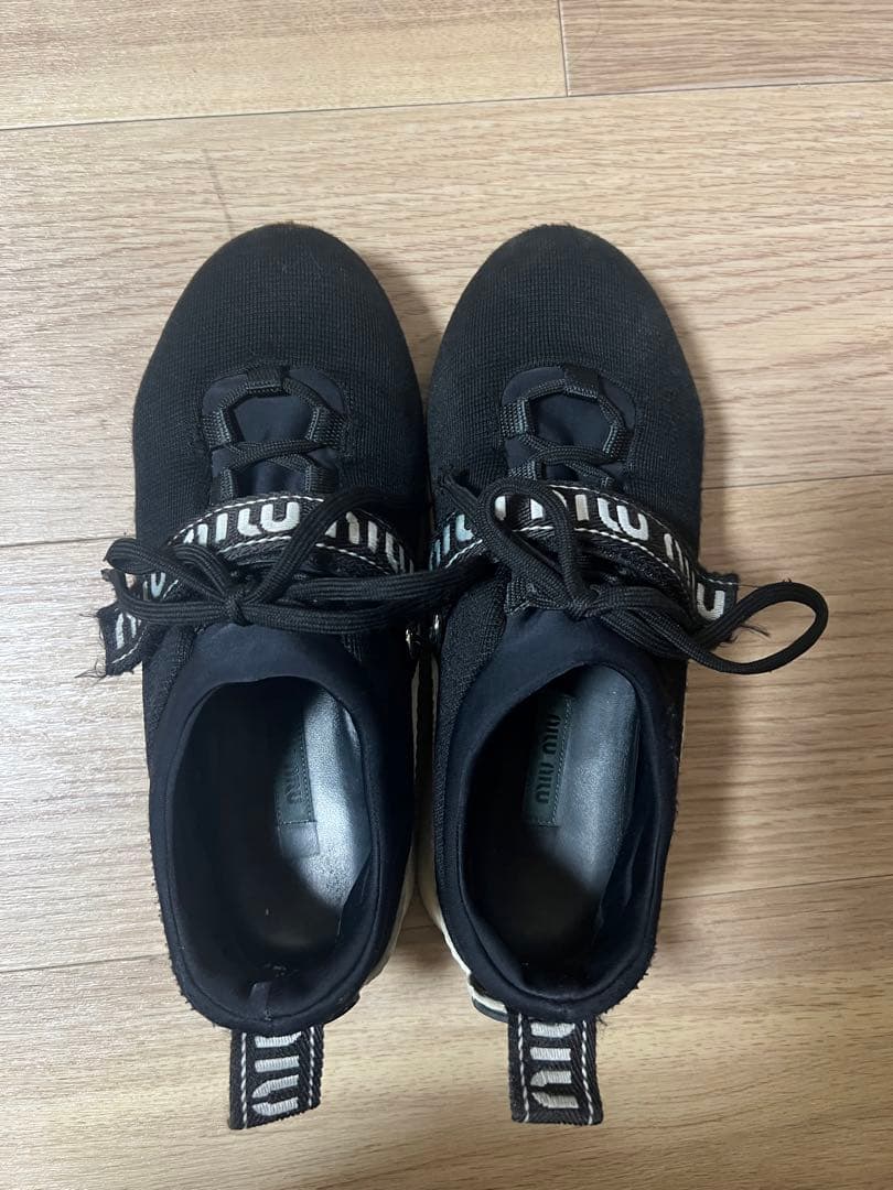 限定セール 値下げします明日には戻しますmiumiu スニーカー