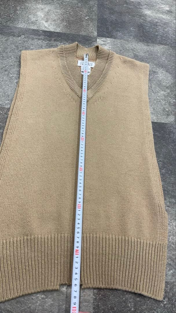 最終値下げ⭐︎マルジェラ⭐︎大人気 ベージュ ニットベスト xs 横ボタン付き