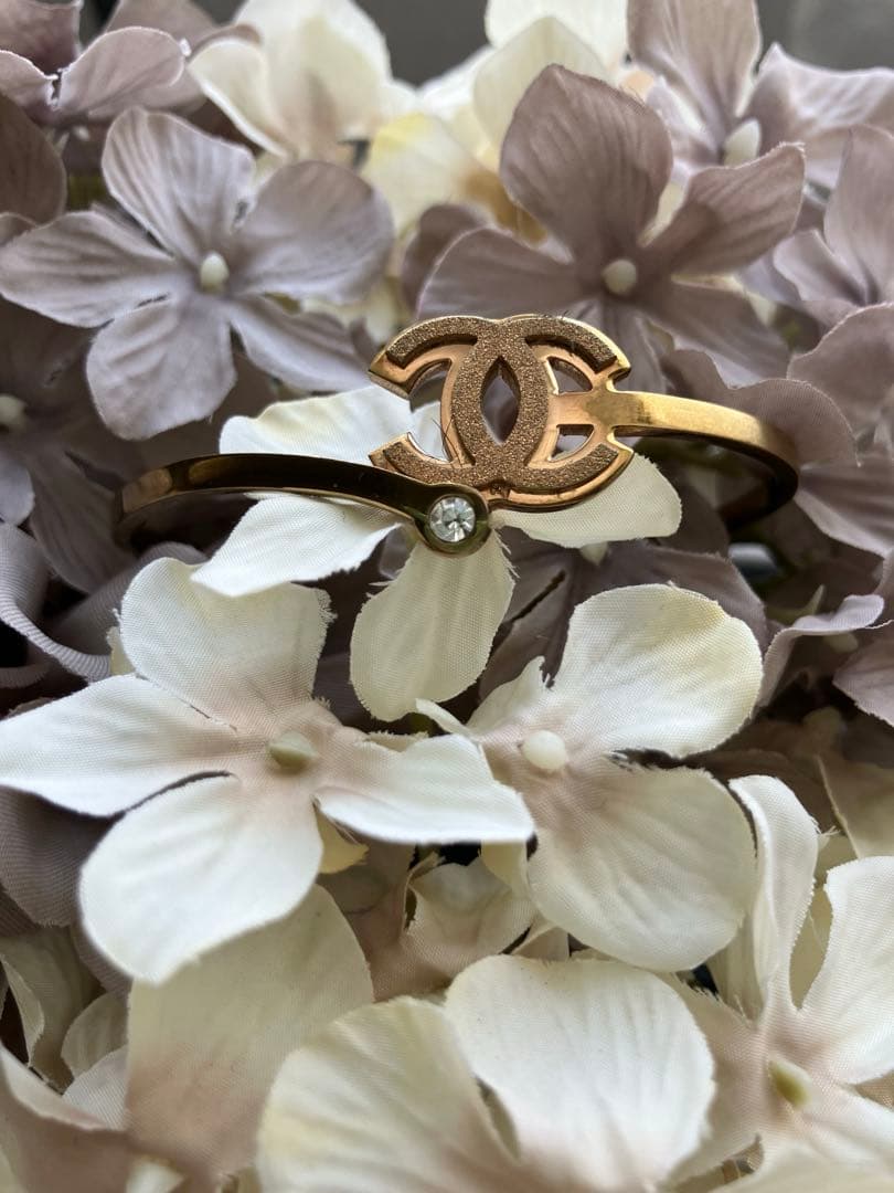 CHANEL ブレスレット　バングル　ゴールド　CC ラインストーン　ノベルティ