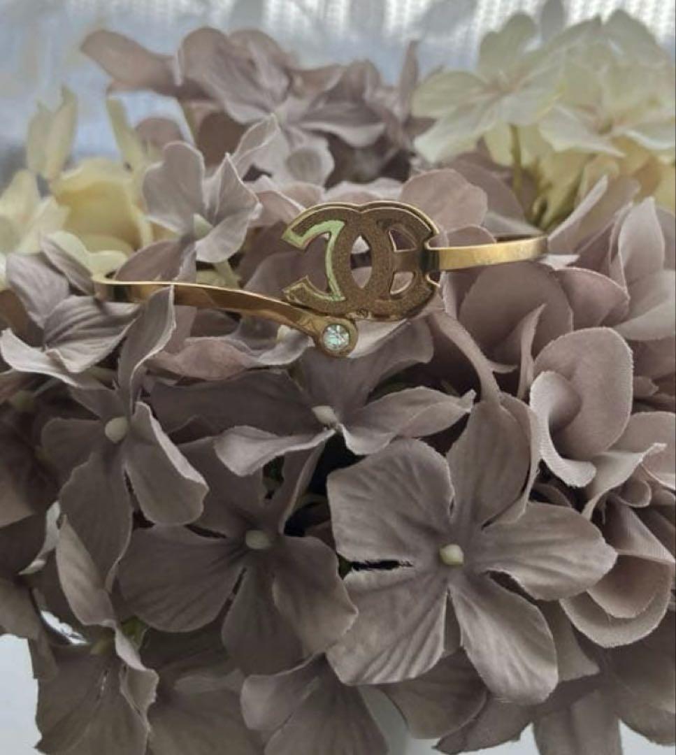 CHANEL ブレスレット　バングル　ゴールド　CC ラインストーン　ノベルティ