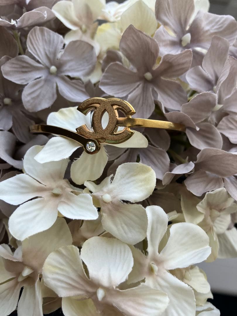 CHANEL ブレスレット　バングル　ゴールド　CC ラインストーン　ノベルティ