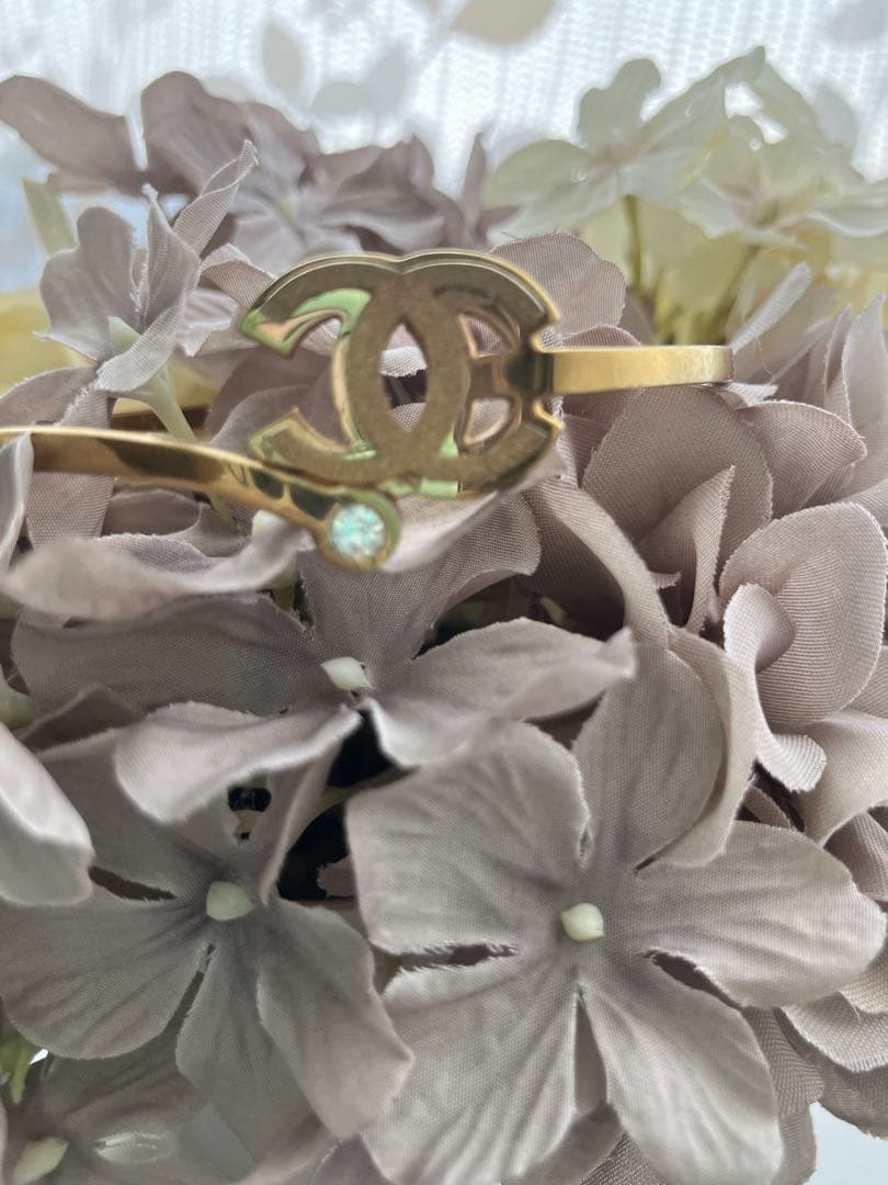 CHANEL ブレスレット　バングル　ゴールド　CC ラインストーン　ノベルティ