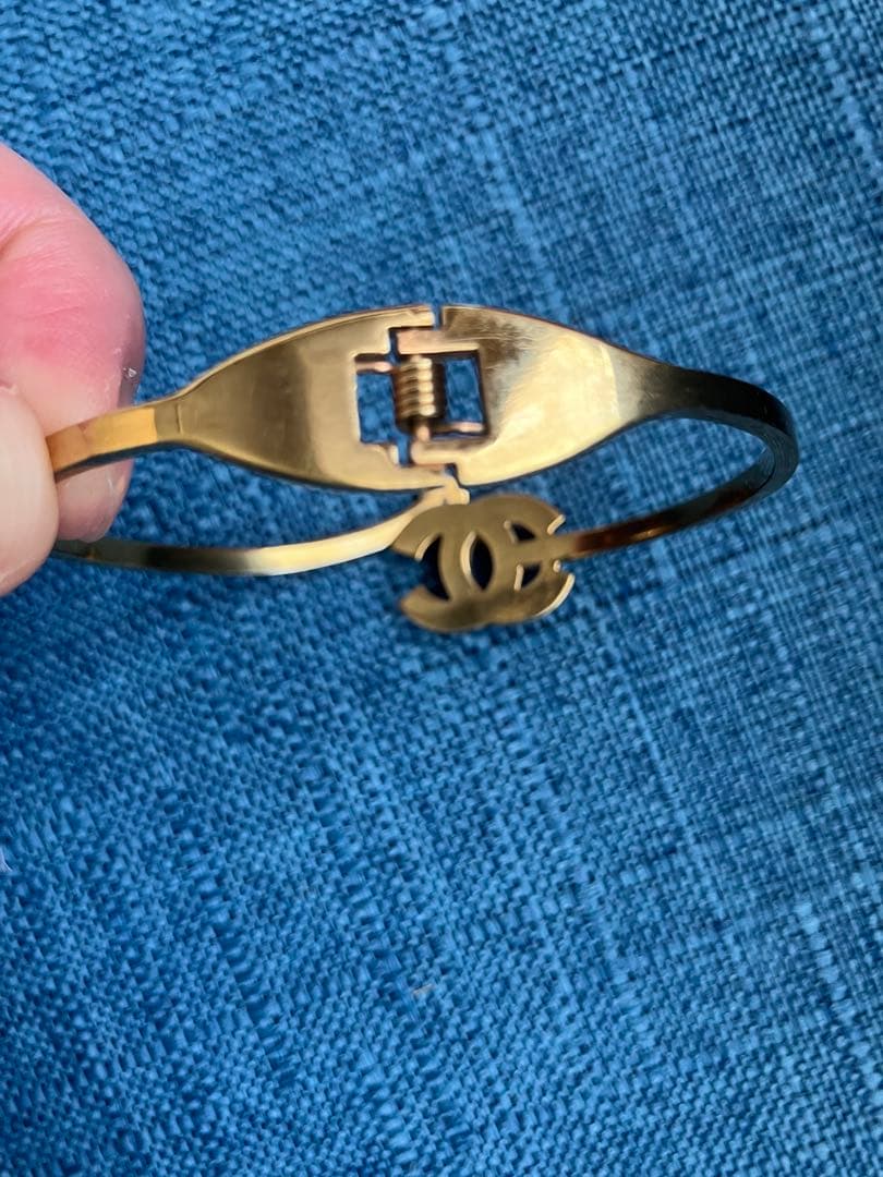 CHANEL ブレスレット　バングル　ゴールド　CC ラインストーン　ノベルティ