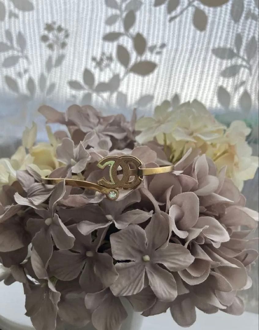 CHANEL ブレスレット　バングル　ゴールド　CC ラインストーン　ノベルティ