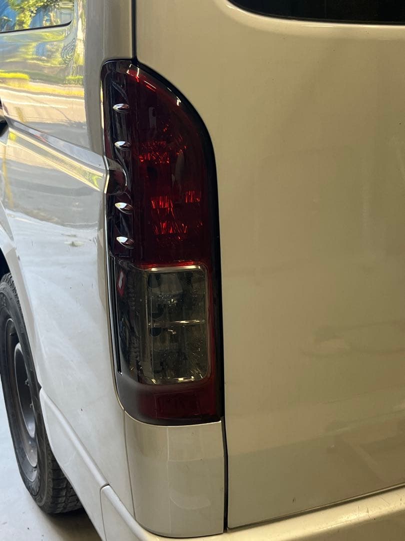 ハイエース‼︎純正新品テール‼︎スモークテール‼︎純正新品使用‼︎