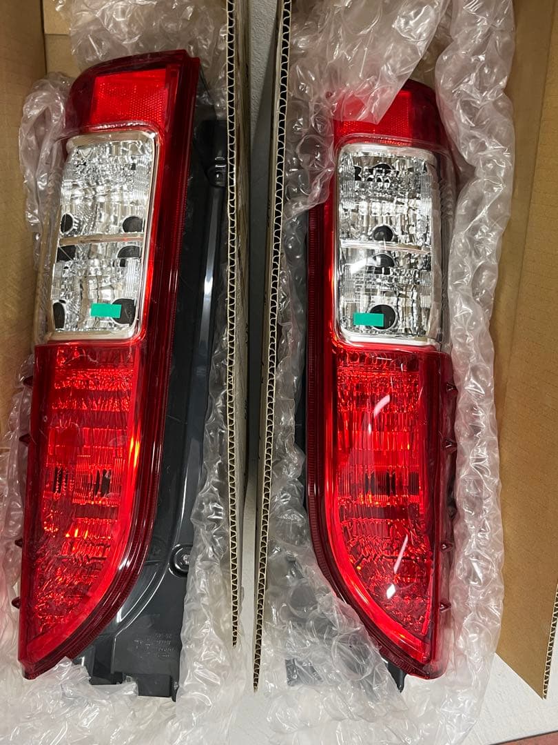 ハイエース‼︎純正新品テール‼︎スモークテール‼︎純正新品使用‼︎