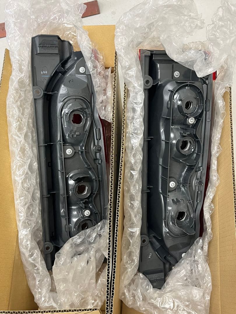 ハイエース‼︎純正新品テール‼︎スモークテール‼︎純正新品使用‼︎