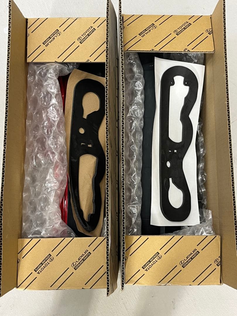 ハイエース‼︎純正新品テール‼︎スモークテール‼︎純正新品使用‼︎