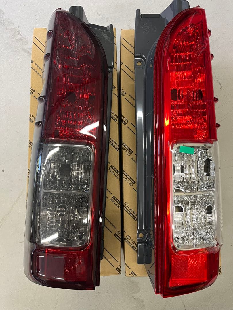 ハイエース‼︎純正新品テール‼︎スモークテール‼︎純正新品使用‼︎