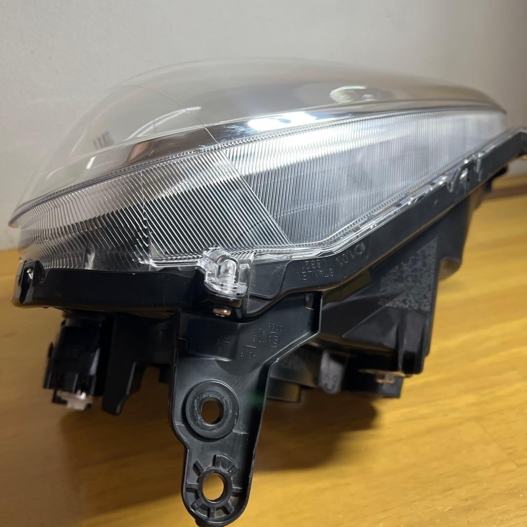 SUZUKI アルト HA37S 左ヘッドライト