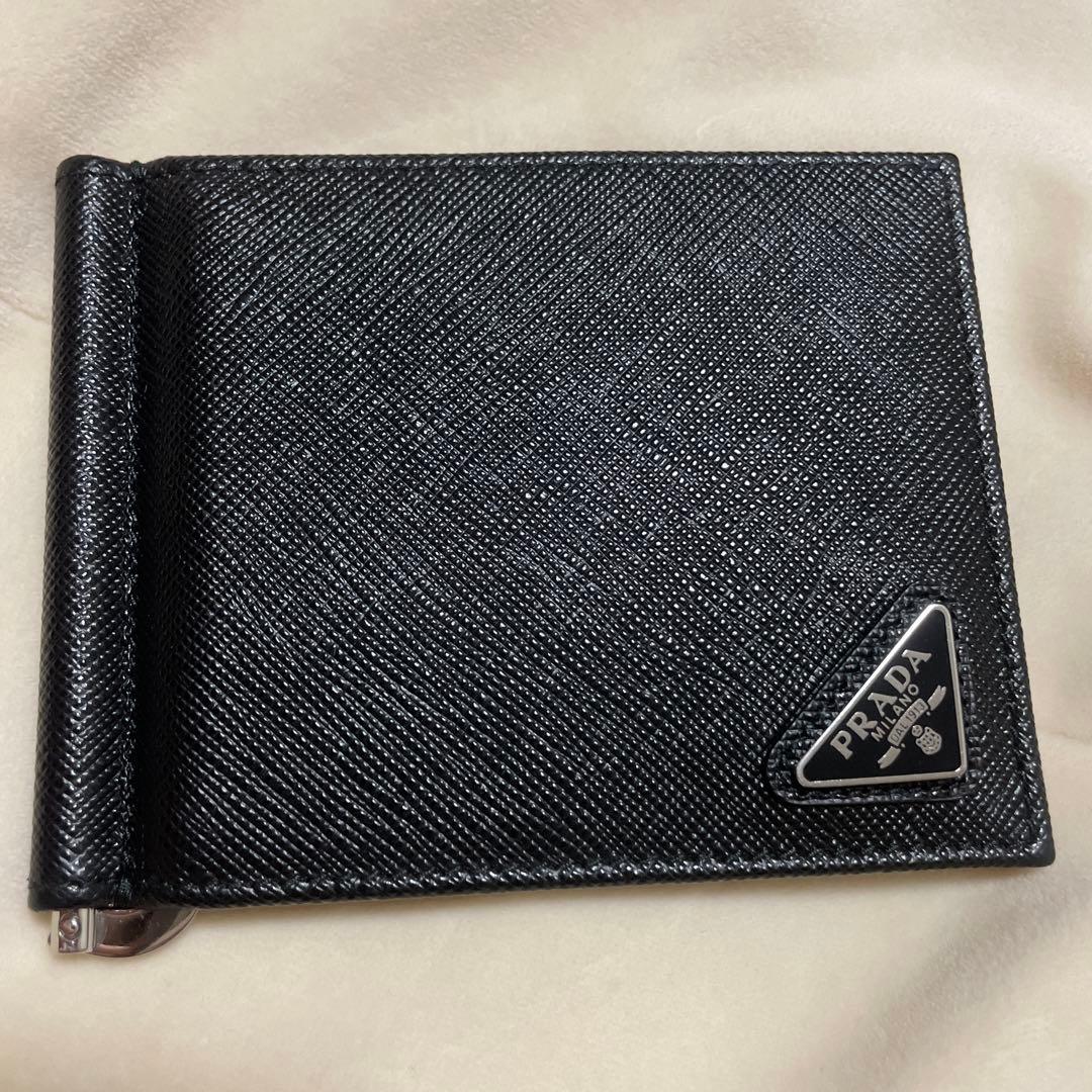 PRADA　マネークリップ付サフィアーノトライアングル 財布 黒