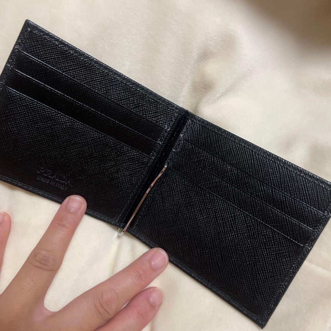 PRADA　マネークリップ付サフィアーノトライアングル 財布 黒