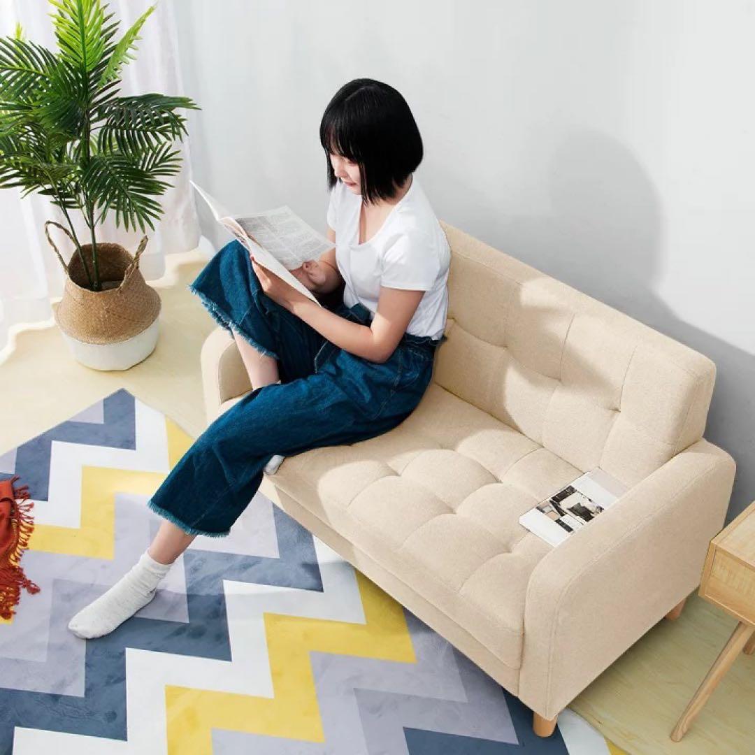 ベージュ 2人掛けソファ 木製脚付き　ローソファ　フロアソファ