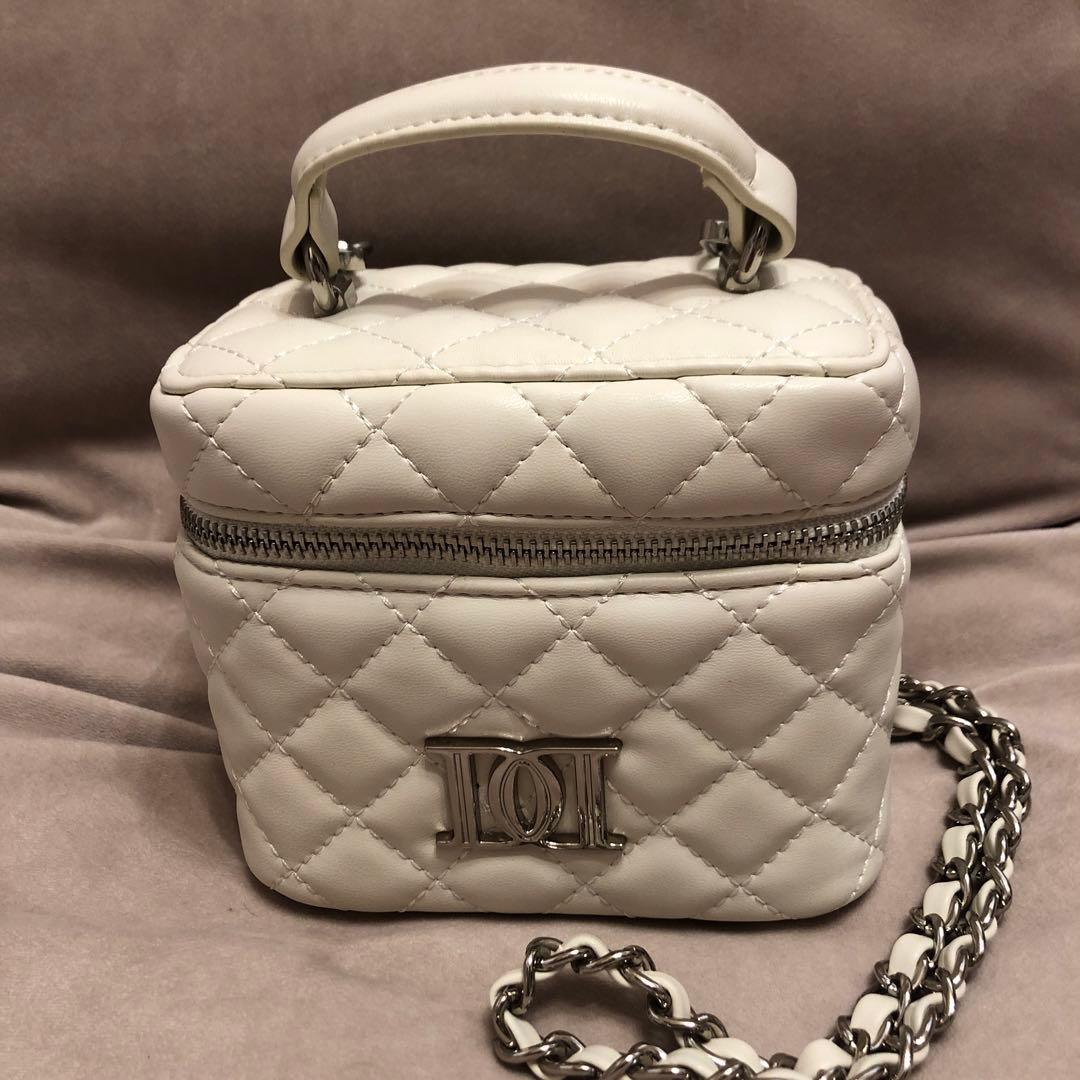 Darich ダーリッチ キルティングスクエア ミニバッグ ホワイト シルバー