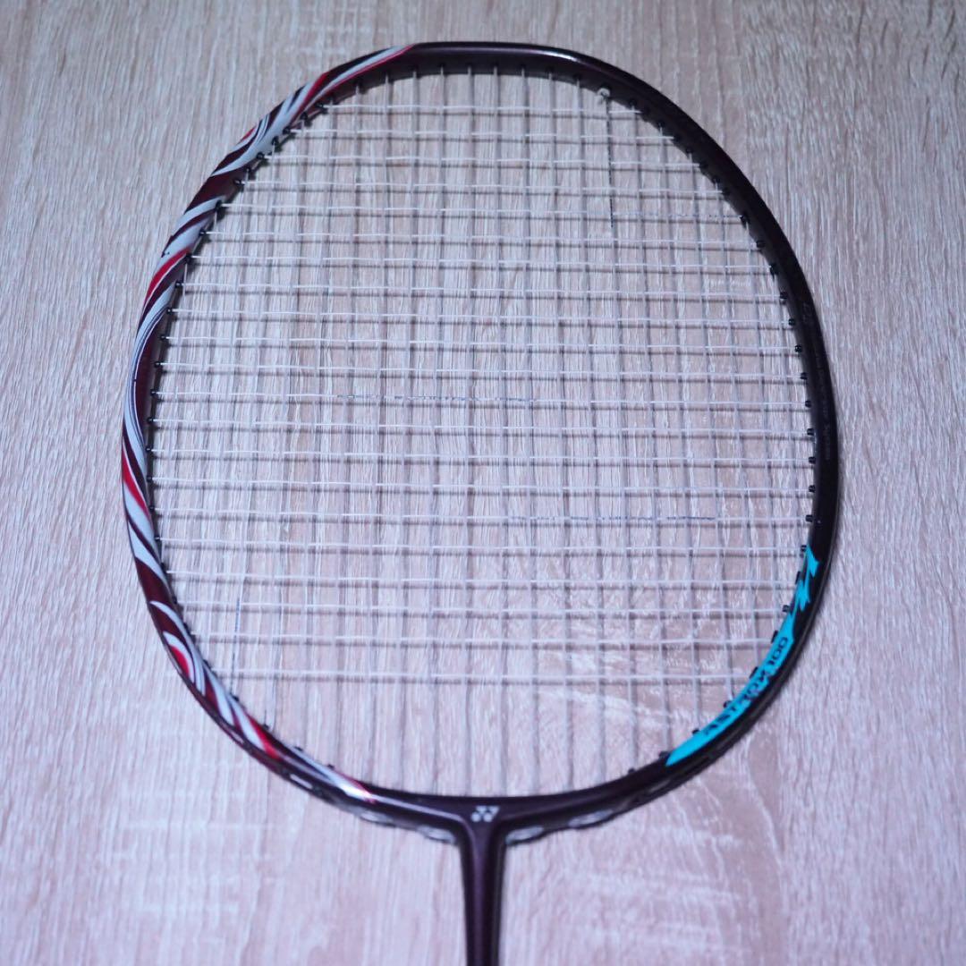 ヨネックス　クレナイ　YONEX アストロクス100ZZ 4UG5 AX 紅