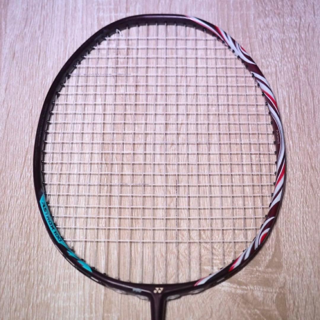 ヨネックス　クレナイ　YONEX アストロクス100ZZ 4UG5 AX 紅