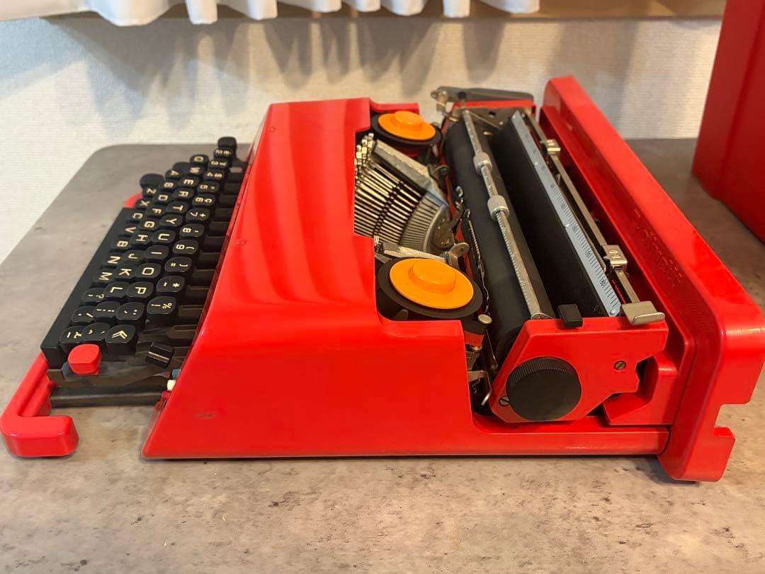 Olivetti Valentine オリベッティ タイプライター 赤バケツ