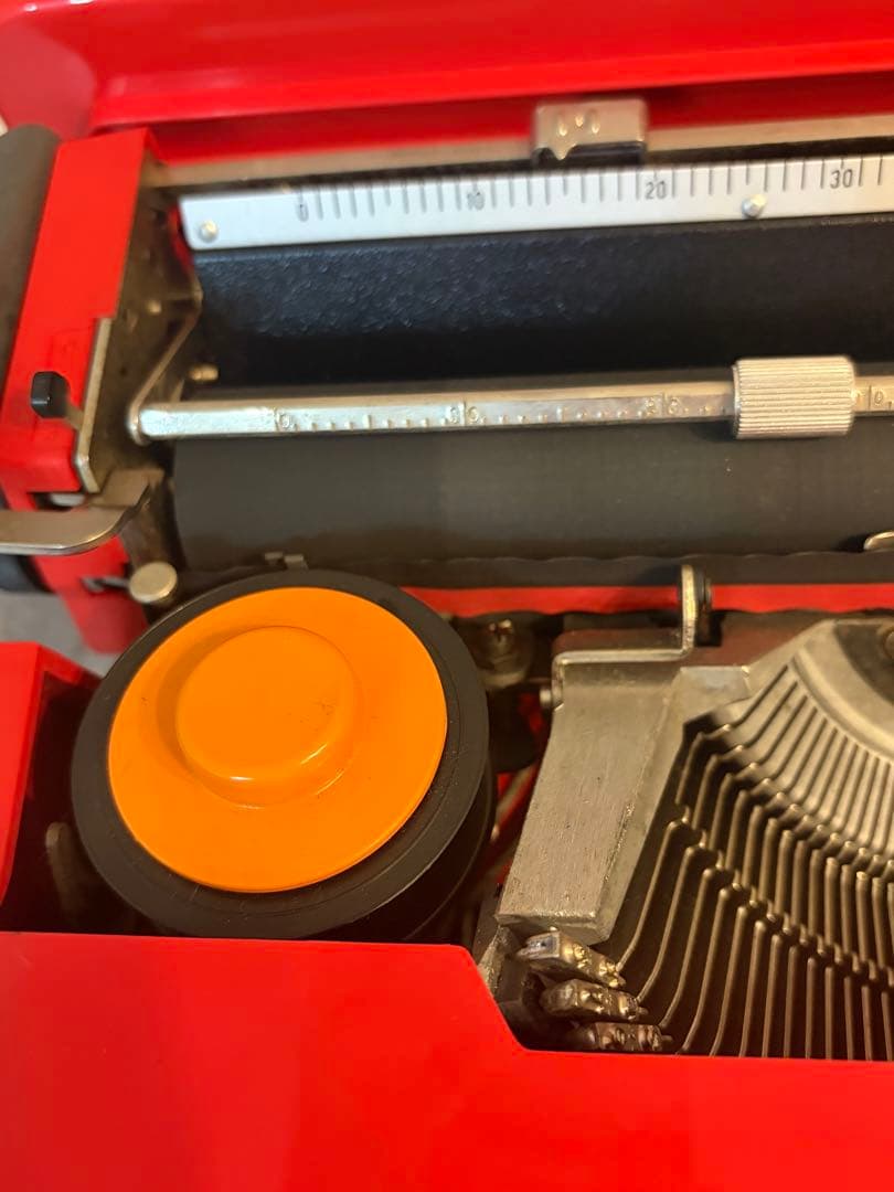 Olivetti Valentine オリベッティ タイプライター 赤バケツ