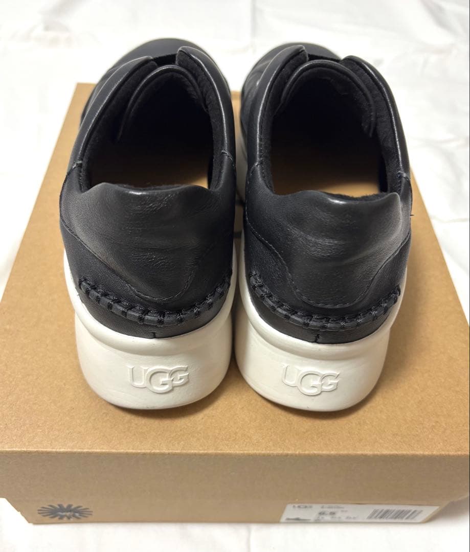 値下げしました！UGG ブラック スリッポンスニーカー