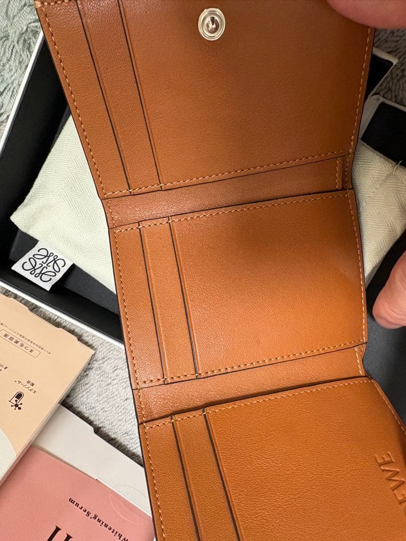 新品【LOEWE】3つ折り財布 トライフォールドウォレット アナグラム