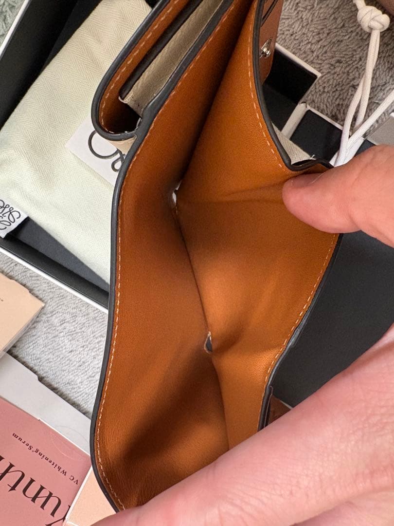 新品【LOEWE】3つ折り財布 トライフォールドウォレット アナグラム