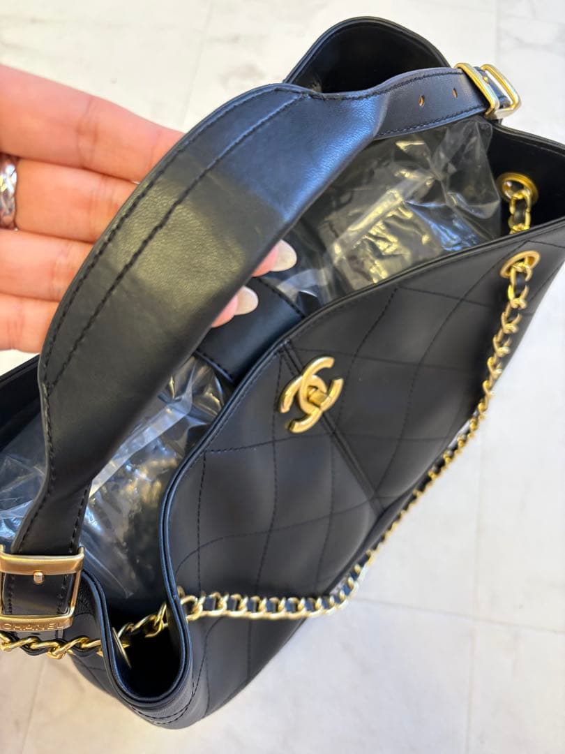 CHANEL ショルダーバッグ　A4