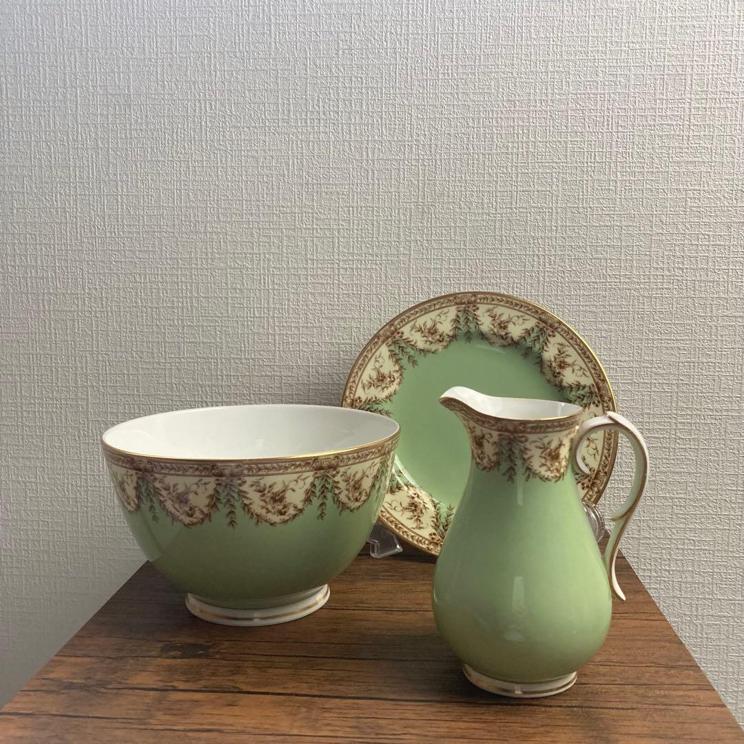 ロイヤルウースター 緑色の陶磁器セット ボウル・プレート・ピッチャー 3点