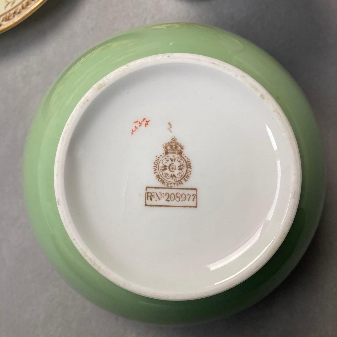 ロイヤルウースター 緑色の陶磁器セット ボウル・プレート・ピッチャー 3点
