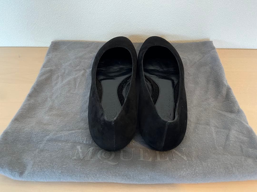 【未使用】ALEXANDER MCQUEEN 定価10万円　黒　フラットシューズ