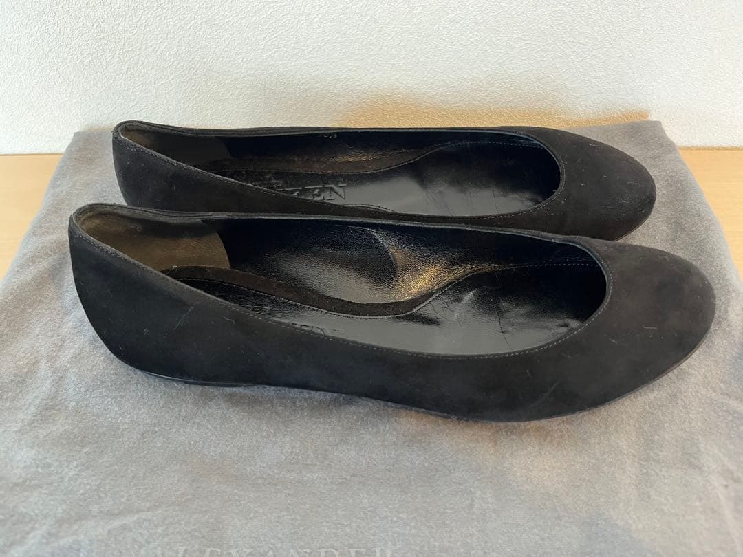 【未使用】ALEXANDER MCQUEEN 定価10万円　黒　フラットシューズ