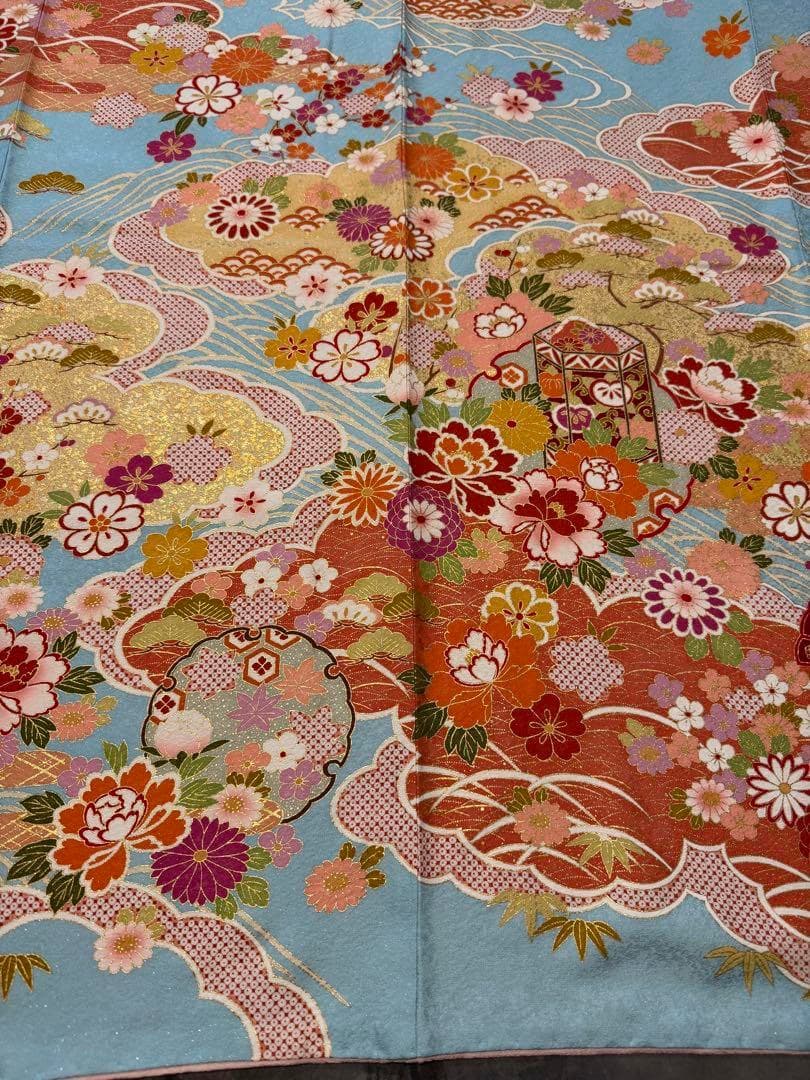 正絹　金駒刺繍銀通し貝桶に御所車模様振袖　水色　古典柄正統派がお好みの方に